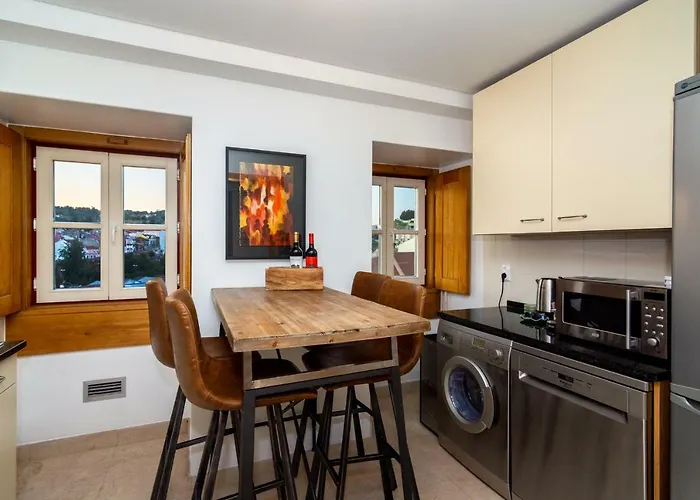 The Explorers - Sunny Stylish Family-friendly *