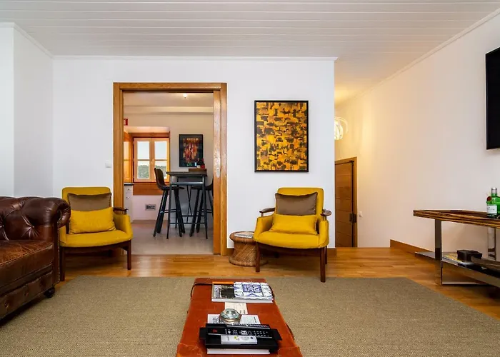 The Explorers - Sunny Stylish Family-friendly