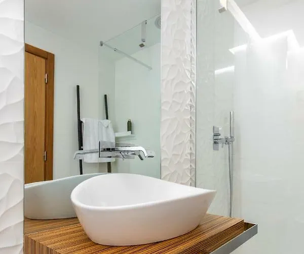 The Explorers - Sunny Stylish Family-friendly Lissabon